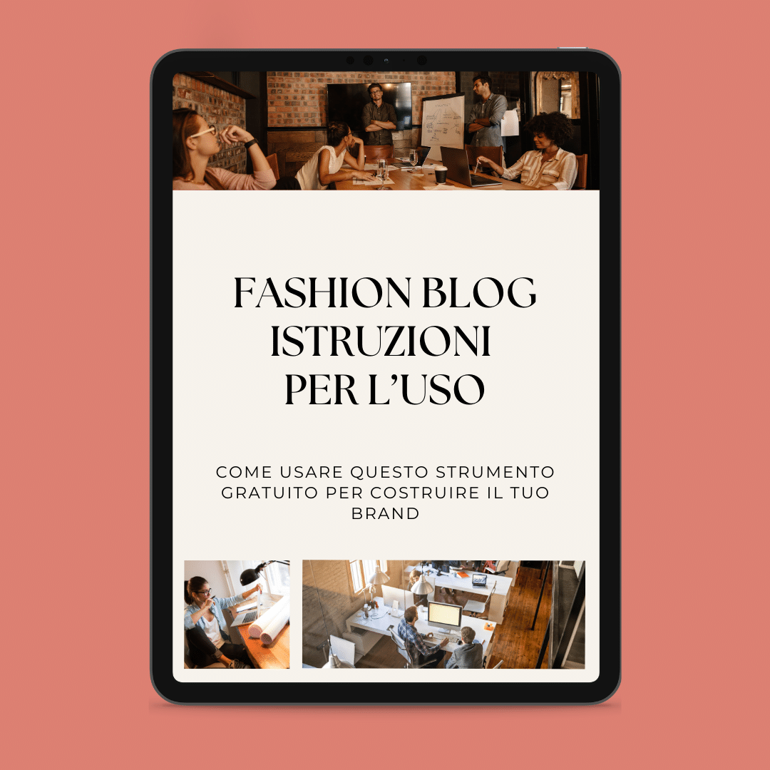 Tablette présentant un guide italien intitulé "Mode d'emploi du blog de mode" dans un style impeccable. En dessous, des images de personnes travaillant en collaboration dans un environnement de bureau.