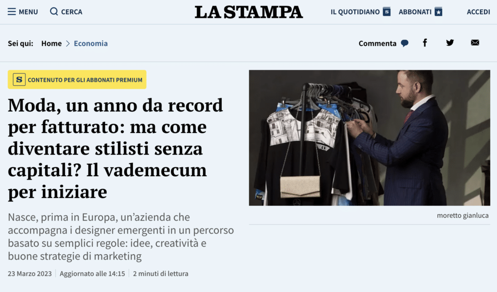 Ein Mann in einem Anzug erschien in La Stampa.