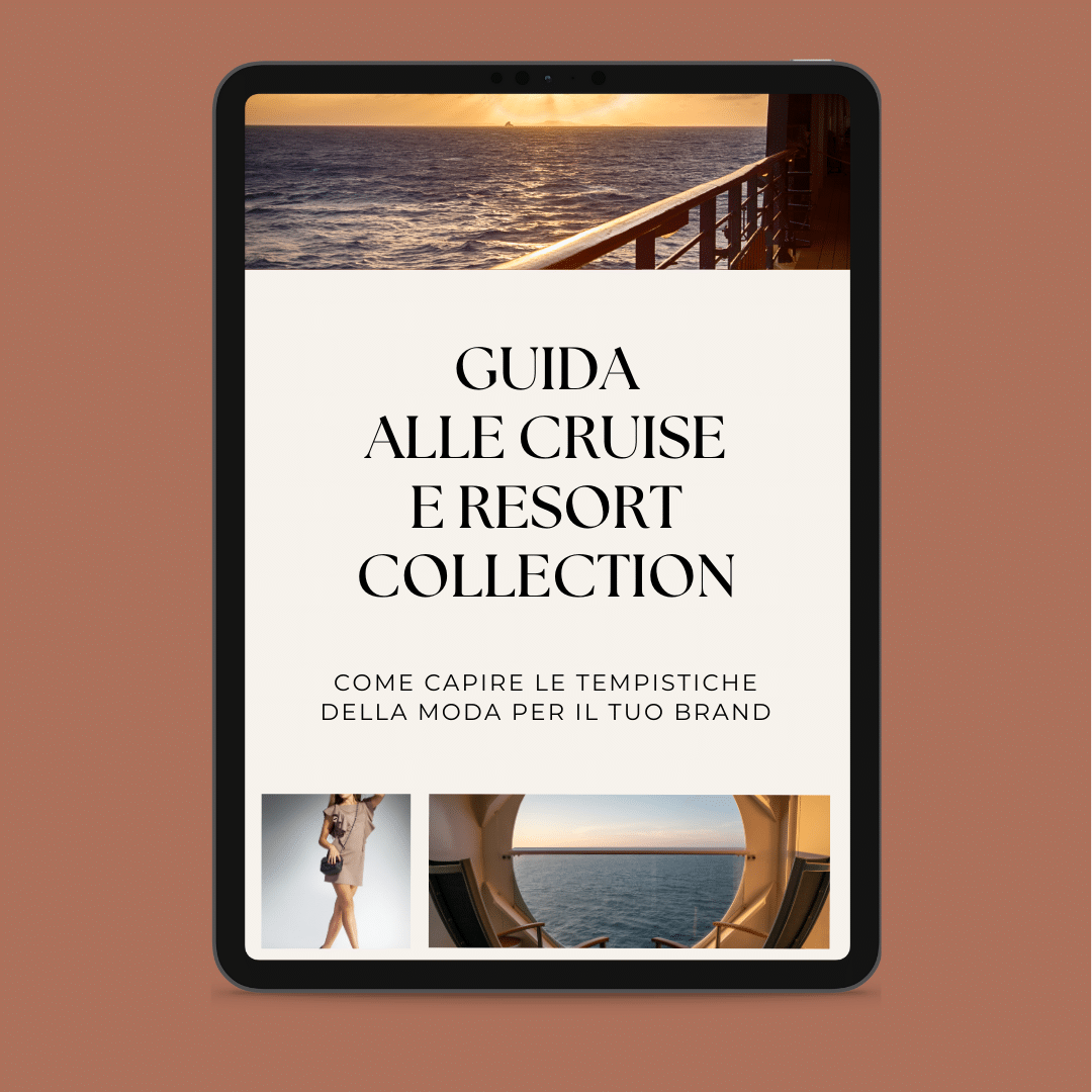 Tablette mit einem modischen Artikel in italienischer Sprache über Kreuzfahrt- und Resort-Kollektionen mit einem Bild eines Schiffs-Bullauges.
