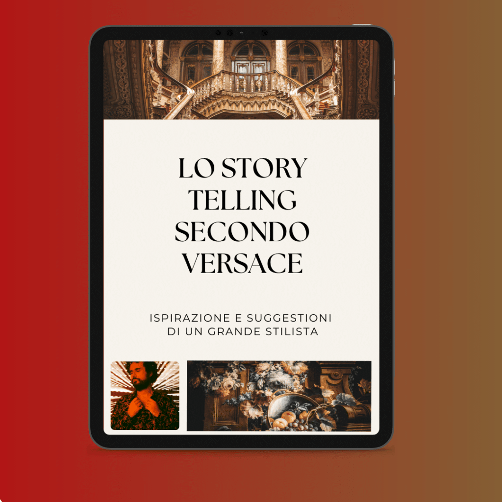 Tablette numérique affichant un texte en italien intitulé "Lo Storytelling Secondo Versace" avec des images de riches décorations et d'art classique en haut et en bas. L'arrière-plan varie du rouge au marron.