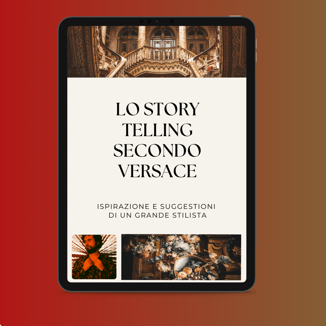 Tablette numérique affichant un texte en italien intitulé "Lo Storytelling Secondo Versace" avec des images de riches décorations et d'art classique en haut et en bas. L'arrière-plan varie du rouge au marron.