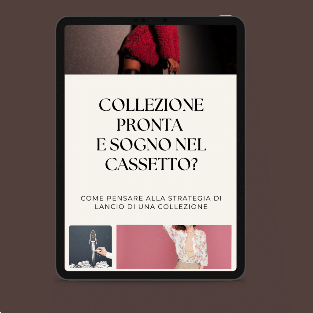 L'écran d'une tablette affiche un texte en italien sur la stratégie de lancement de la collection avec des images d'une femme vêtue de rouge et d'une personne utilisant une illustration d'un lance-roquettes.