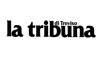 Le logo de "la tribuna di Treviso" présente le nom du journal en lettres minuscules noires et grasses sur fond blanc.