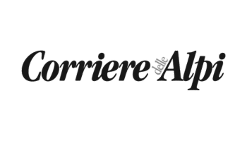 Le logo "Corriere delle Alpi" en caractères italiques noirs sur fond blanc.