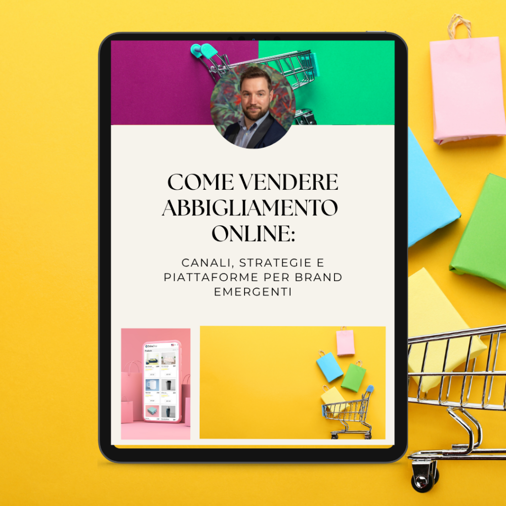 Un iPad mostra una guida intitolata "Come vendere abbigliamento online" con la foto di un uomo, sfondi colorati, piccoli carrelli della spesa, scatole regalo e un mockup di uno smartphone, perfetto per scoprire il print on demand moda.